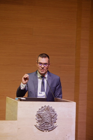 Rodrigo Fachin durante palestra institucional na OAB